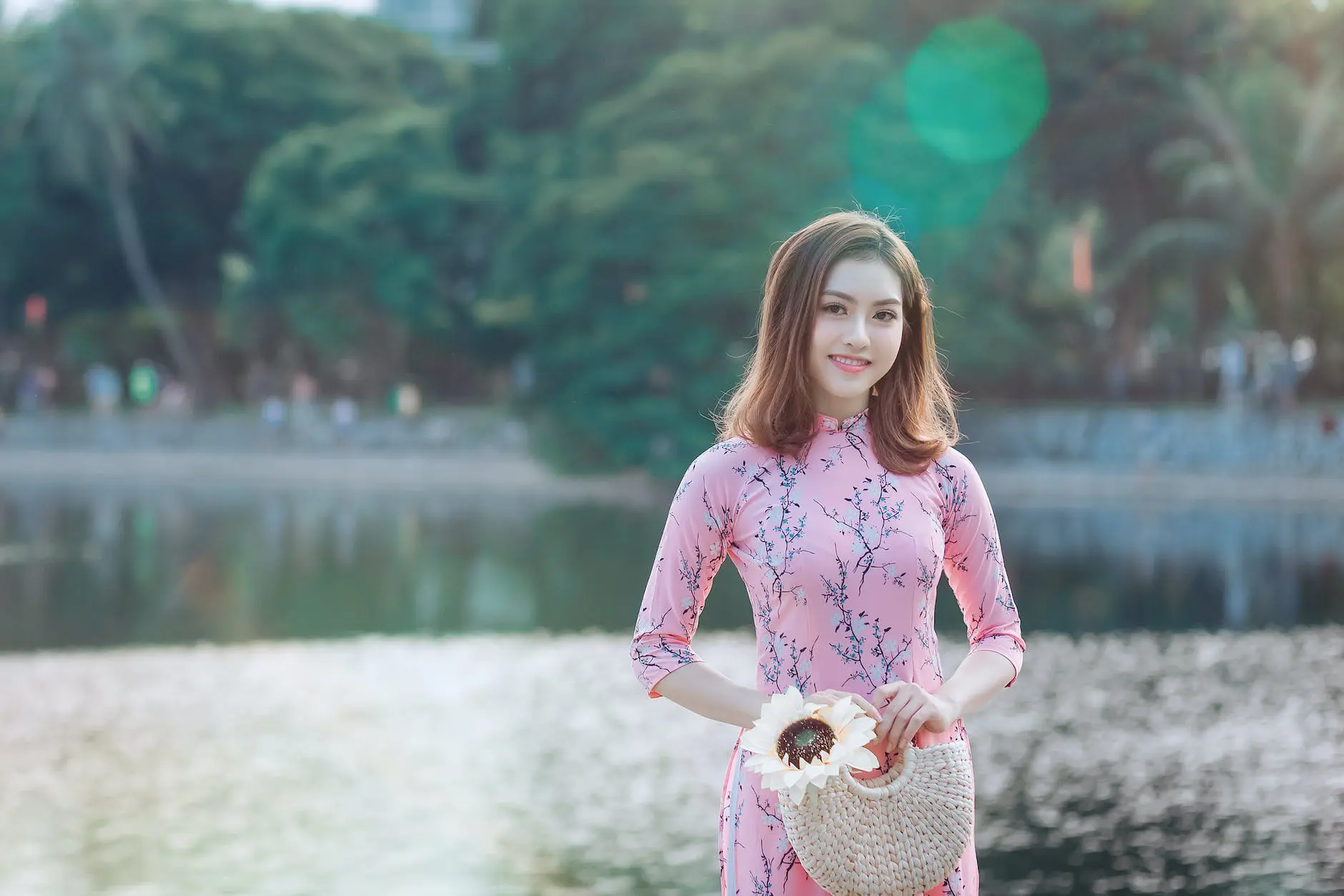 woman wearing pink top